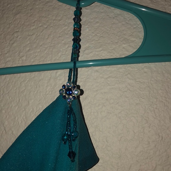 Beautiful gown - Picture 3 of 3